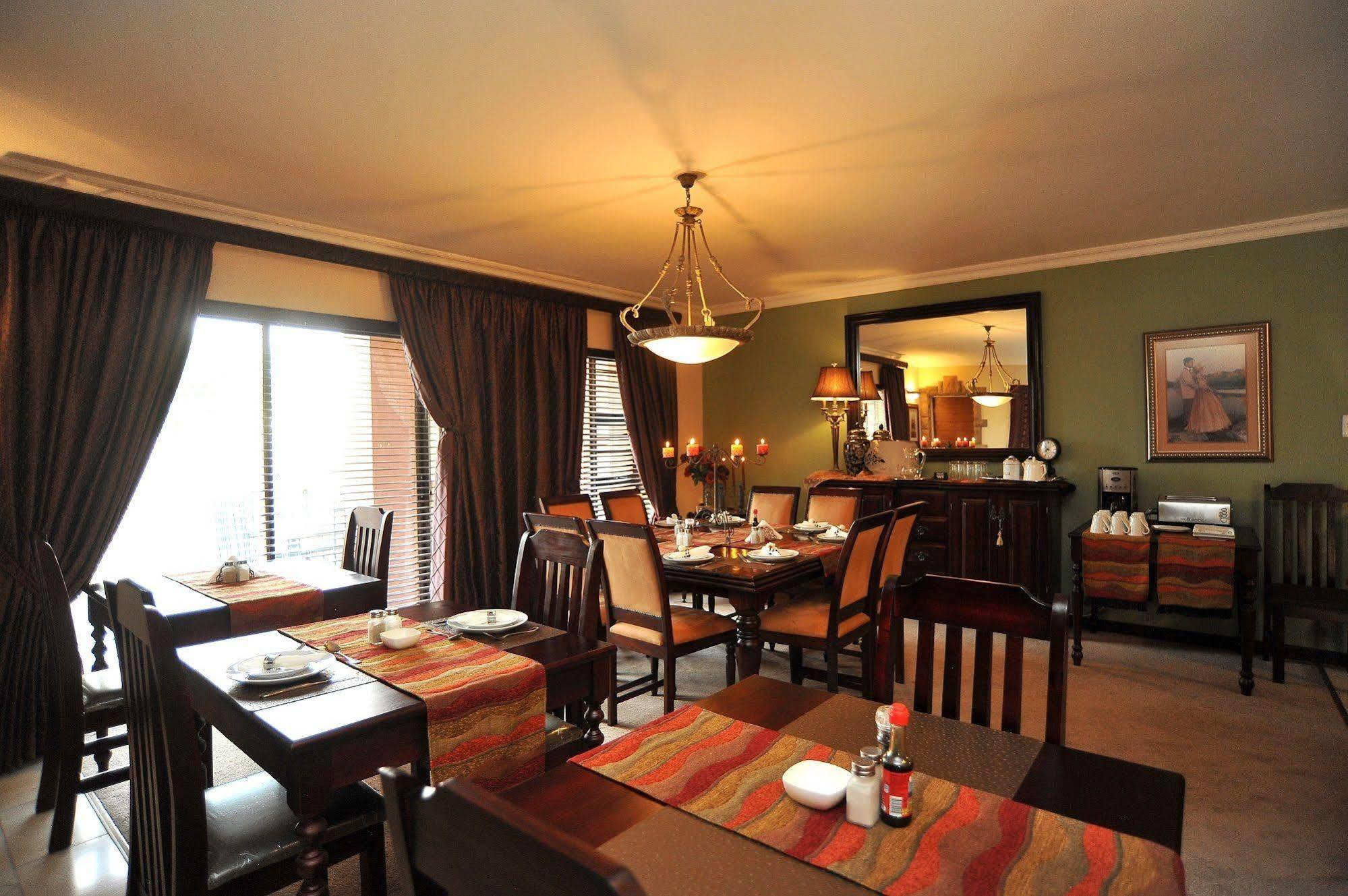Sunset Manor Guest House Potchefstroom Exterior foto